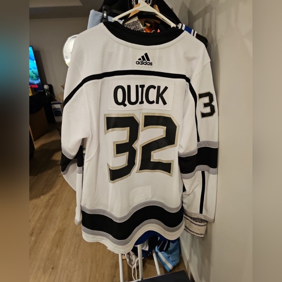 COPY - Kings hockey jersey - Picture 5 of 5